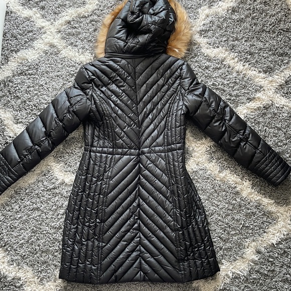 NWT - Guess puffer coat - Picture 2 of 15